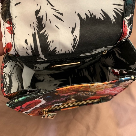 Steve Madden small floral purse - Picture 3 of 4